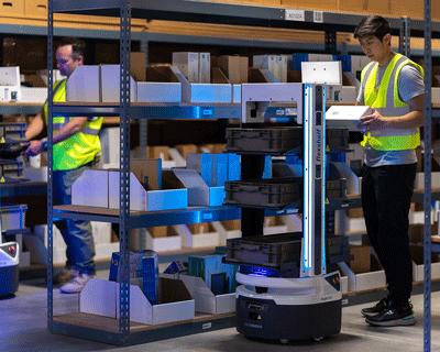 Revolutioniertes Fulfillment mit FlexShelf AMRs